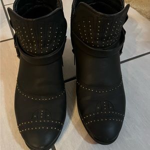 Women booties in black